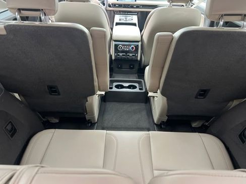 Used 2023 Lincoln Aviator AWD w/ Premium Package image 18