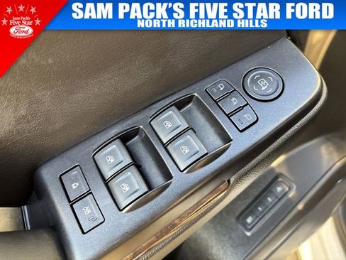 Used 2018 Chevrolet Suburban LT w/ Luxury Package image 22