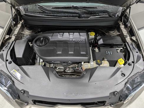 Used 2019 Jeep Cherokee Limited image 14