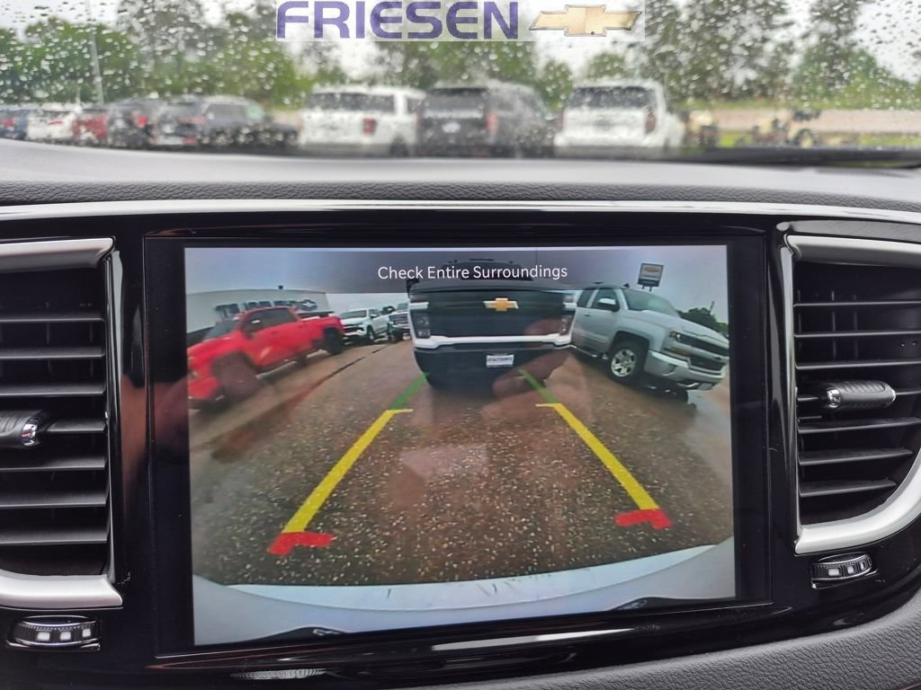Used 2023 Chrysler Pacifica Touring-L FWD image 18