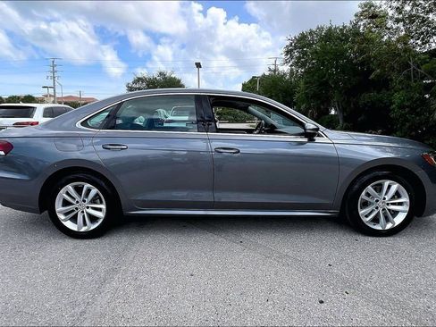 Certified 2020 Volkswagen Passat 2.0T SE FWD image 4