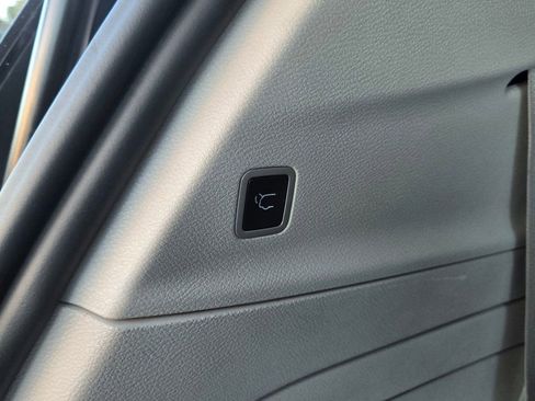 Used 2023 Chrysler Pacifica Limited image 27