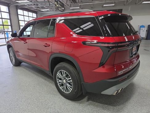 Used 2025 Chevrolet Traverse LT w/ Driver Confidence Package AWD/4WD image 5