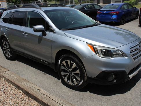 Used 2017 Subaru Outback 2.5i Limited AWD/4WD image 5