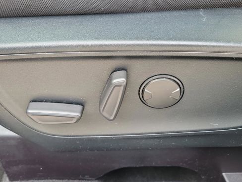 Certified 2020 Ford Escape SE image 9