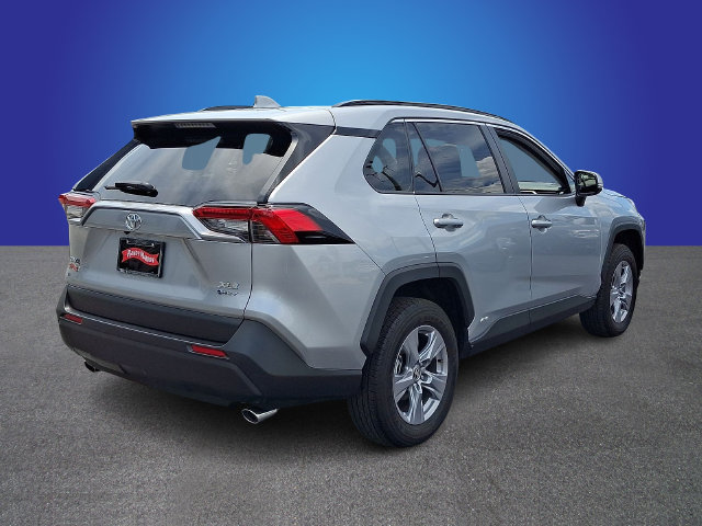 Used 2025 Toyota RAV4 XLE AWD/4WD image 4