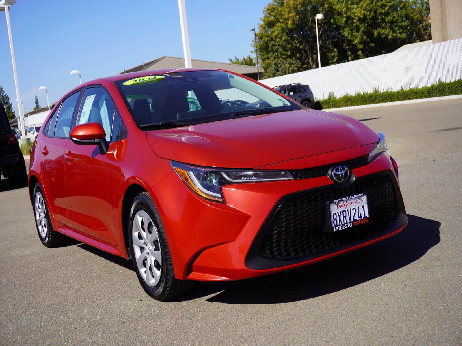 Used 2021 Toyota Corolla LE FWD image 1