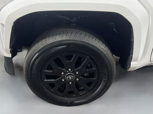 Used 2025 Toyota Tacoma SR AWD/4WD image 13