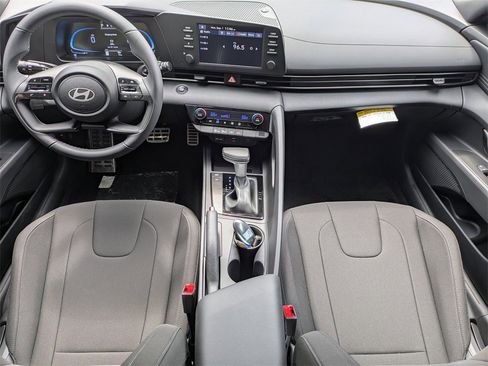 Used 2025 Hyundai Elantra Sport image 16