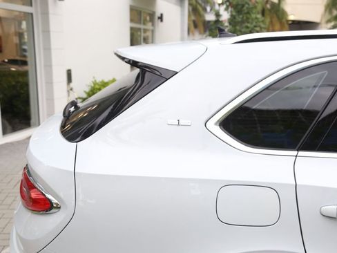 Used 2021 Bentley Bentayga image 33