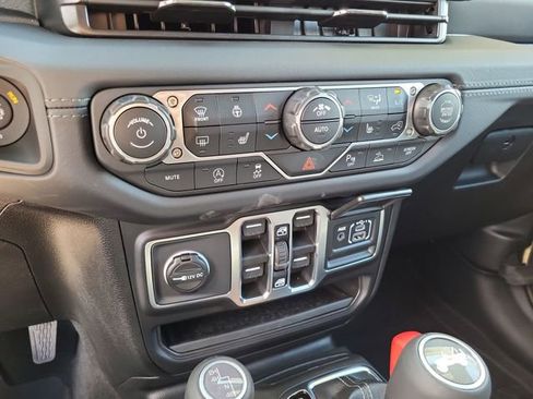 New 2026 Jeep Wrangler Unlimited Sahara AWD/4WD image 16