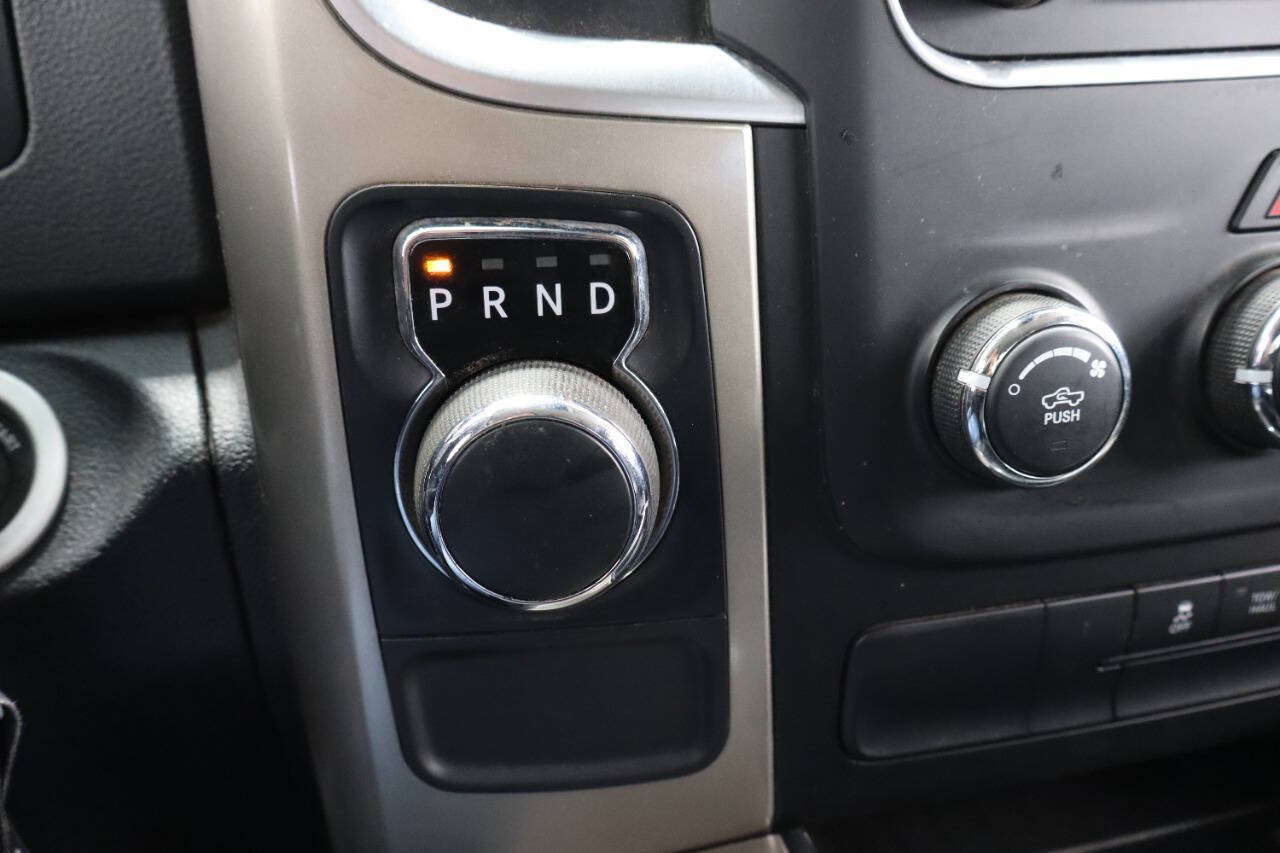 Used 2013 RAM 1500 SLT RWD image 16