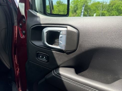Used 2021 Jeep Wrangler Unlimited Sahara AWD/4WD image 31