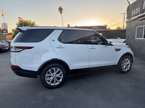 Used 2017 Land Rover Discovery SE image 24