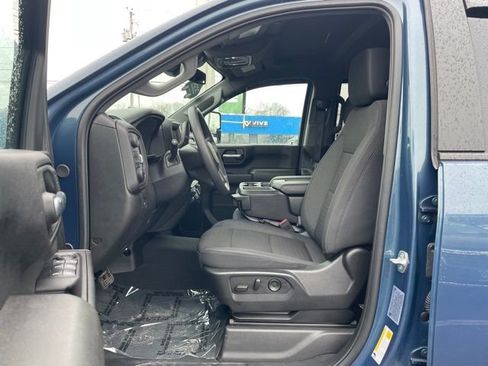 Used 2025 Chevrolet Silverado 2500 Custom w/ Custom Value Package image 8