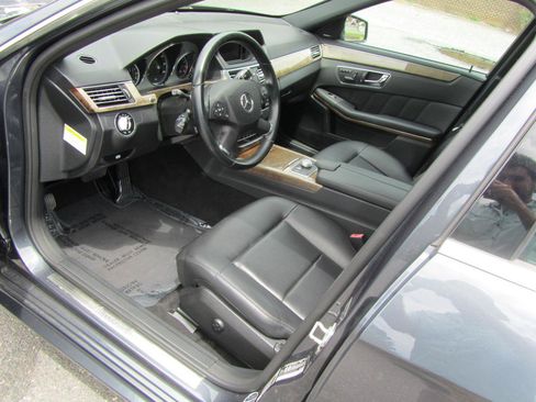 Used 2010 Mercedes-Benz E 350 Sedan w/ Premium 1 Pkg image 17