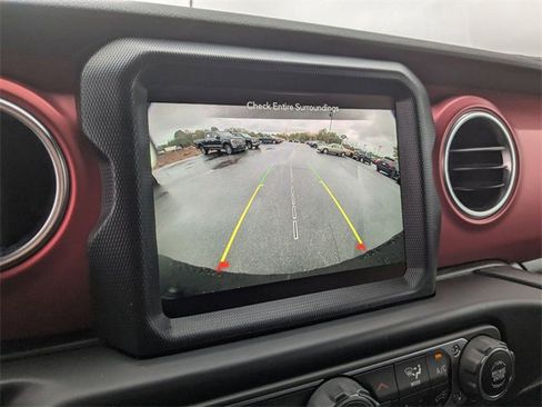 Used 2021 Jeep Wrangler Unlimited Rubicon w/ Xtreme Recon 35" Tire Package image 17