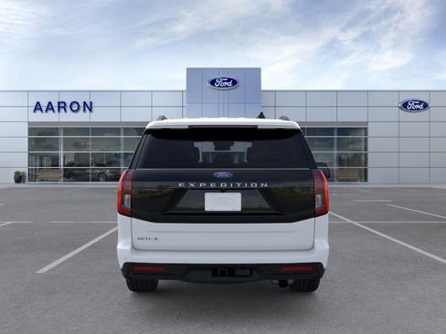 New 2026 Ford Expedition Active image 5
