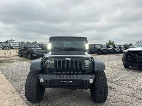 Used 2018 Jeep Wrangler Unlimited Rubicon w/ Cold Weather Group AWD/4WD image 2