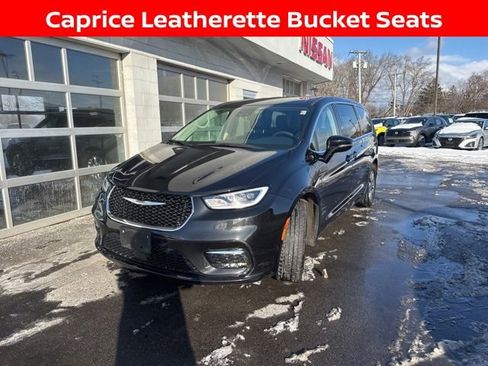 Used 2024 Chrysler Pacifica Select image 5