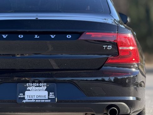 Used 2018 Volvo S90 T5 Momentum w/ Convenience Package image 16