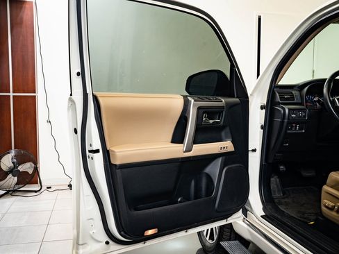 Used 2015 Toyota 4Runner Limited image 24
