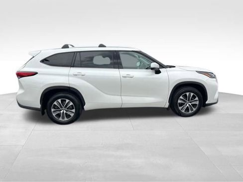 Used 2021 Toyota Highlander XLE image 8