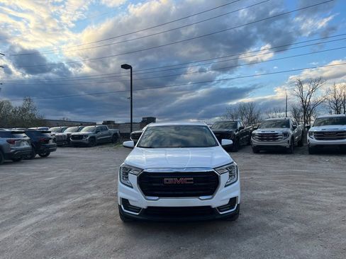 Used 2023 GMC Terrain SLE AWD/4WD image 3