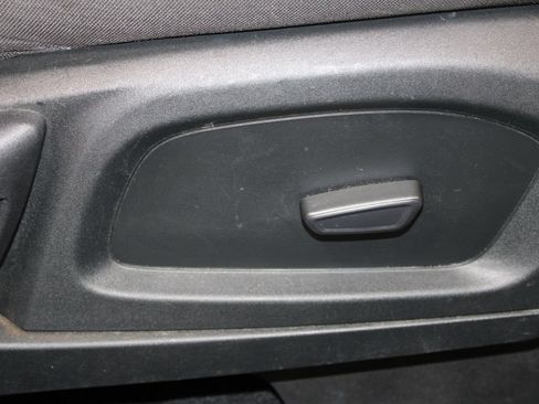 Used 2020 Ford Explorer XLT w/ Comfort Package RWD image 35