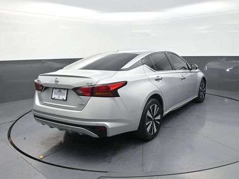 Used 2022 Nissan Altima 2.5 SV AWD/4WD image 11