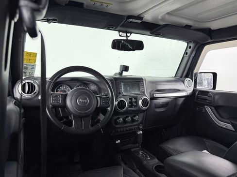 Used 2016 Jeep Wrangler Unlimited Sahara w/ Connectivity Group image 17