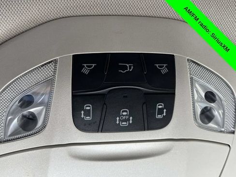 Used 2023 Chrysler Pacifica Touring-L FWD image 21