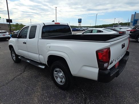 Used 2018 Toyota Tacoma SR AWD/4WD image 6