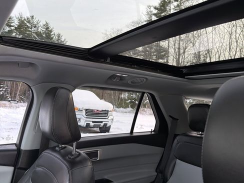 Certified 2022 Ford Explorer XLT w/ Equipment Group 202A image 19