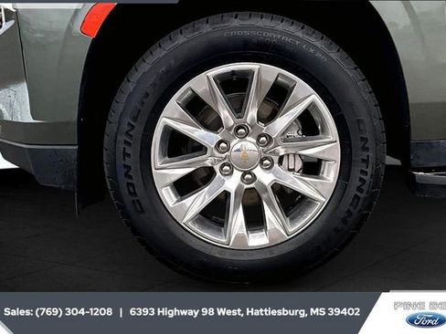 Used 2023 Chevrolet Suburban Premier image 7