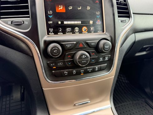 Used 2017 Jeep Grand Cherokee Laredo w/ Quick Order Package 2BE RWD image 21