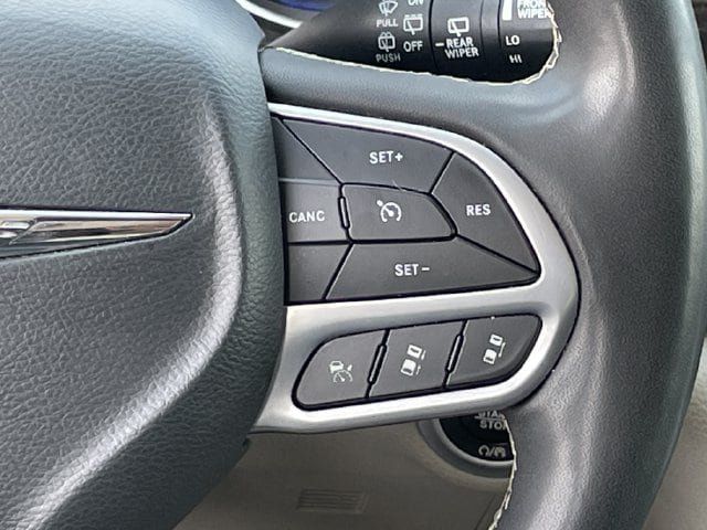 Used 2022 Chrysler Pacifica Limited FWD image 14