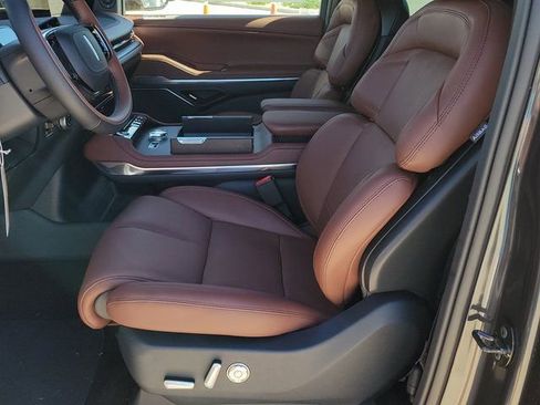 New 2025 Lincoln Navigator L Reserve image 6