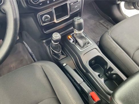 Used 2022 Jeep Wrangler Unlimited Sport AWD/4WD image 25