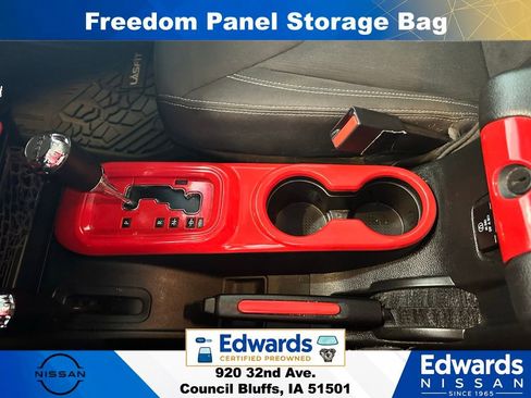 Used 2017 Jeep Wrangler Unlimited Sahara w/ Connectivity Group AWD/4WD image 23