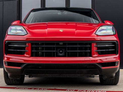 Certified 2024 Porsche Cayenne Coupe AWD/4WD image 8