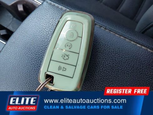 Used 2017 Ford Fusion SE image 21