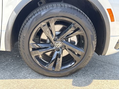 Used 2024 Volkswagen Tiguan SE R-Line image 12