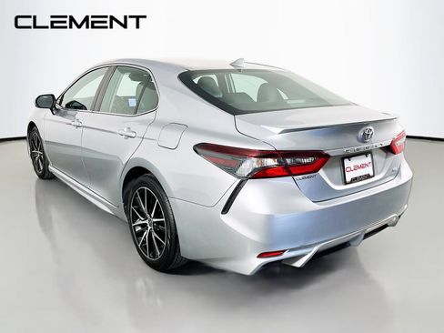Used 2022 Toyota Camry SE FWD image 8