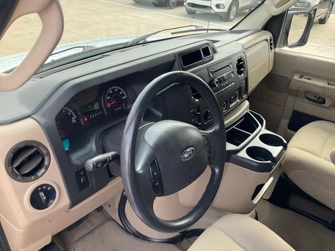 Used 2009 Ford E-350 and Econoline 350 XL RWD image 4