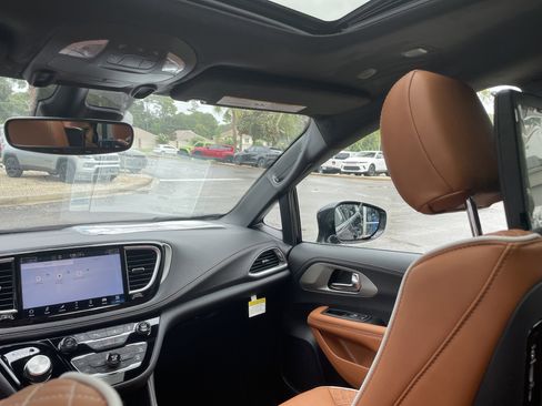 New 2026 Chrysler Pacifica Pinnacle image 42