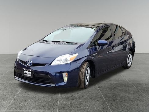 Used 2015 Toyota Prius Three image 3