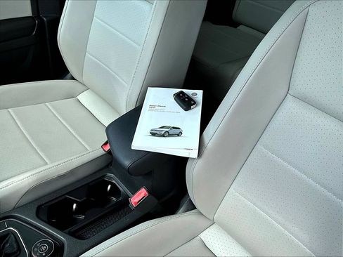 Used 2020 Volkswagen Tiguan SE w/ Panoramic Sunroof Package AWD/4WD image 38