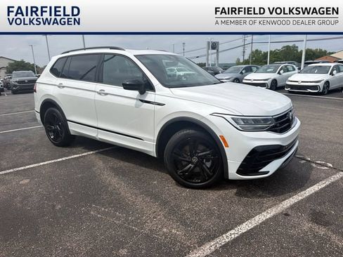 Certified 2023 Volkswagen Tiguan SE R-Line AWD/4WD image 1