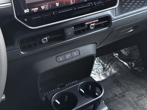 New 2025 Volkswagen ID. Buzz Pro S Plus image 18